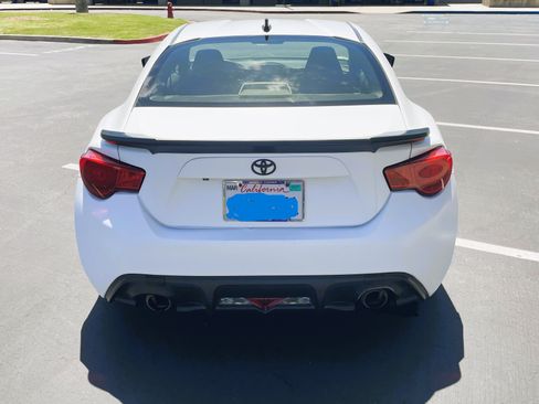 Used 2019 Toyota 86 RWD image 5