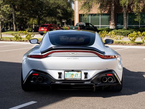 Used 2019 Aston Martin V8 Vantage Coupe RWD image 11