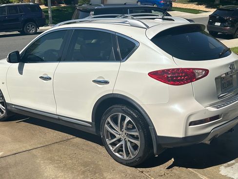 Used 2017 INFINITI QX50 2WD w/ Deluxe Touring Package image 5