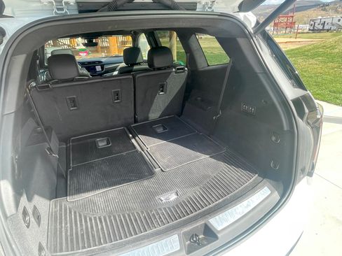 Used 2023 Cadillac XT6 Sport w/ LPO, ONYX Package image 18