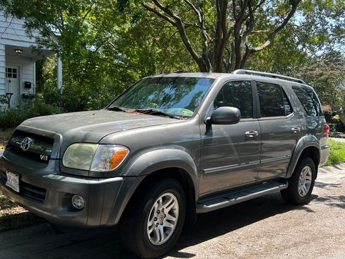 Used 2005 Toyota Sequoia SR5 AWD/4WD image 2