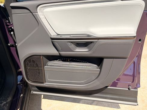 Used 2026 Rivian R1S Premium image 24