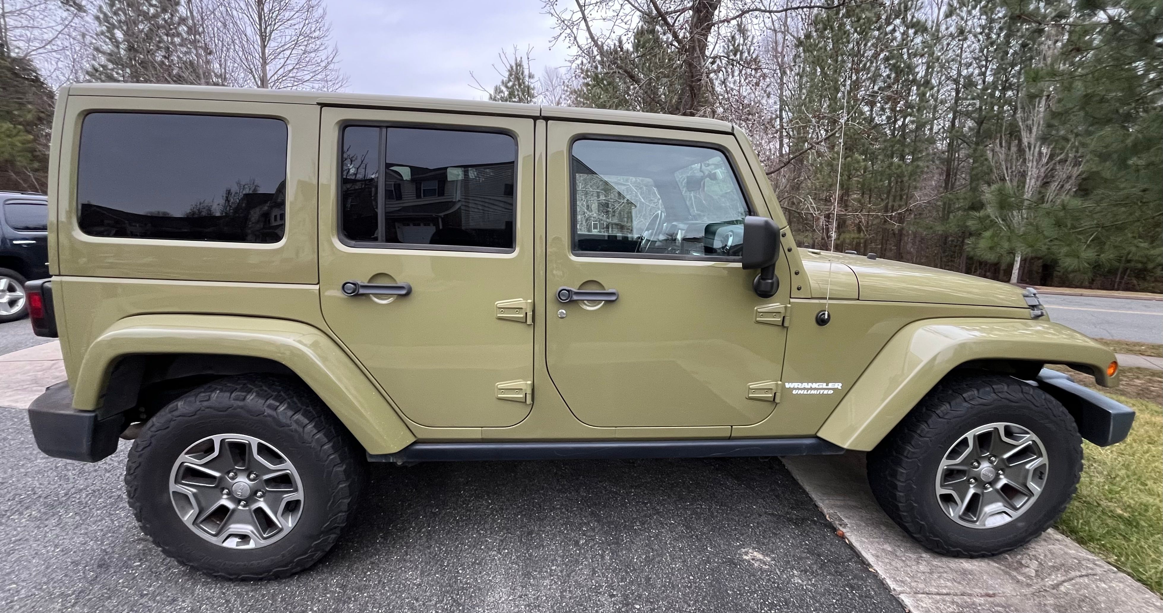 Used 2013 Jeep Wrangler Unlimited Rubicon w/ Connectivity Group AWD/4WD image 8