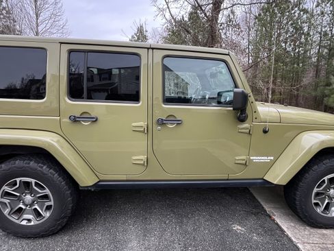 Used 2013 Jeep Wrangler Unlimited Rubicon w/ Connectivity Group image 8