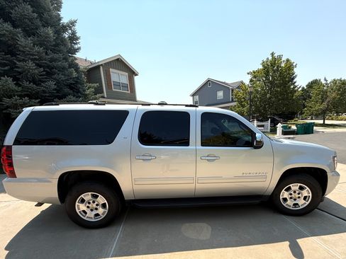 Used 2014 Chevrolet Suburban LT w/ Luxury Package AWD/4WD image 1