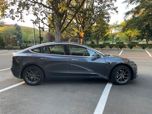 Used 2018 Tesla Model 3 Long Range image 4