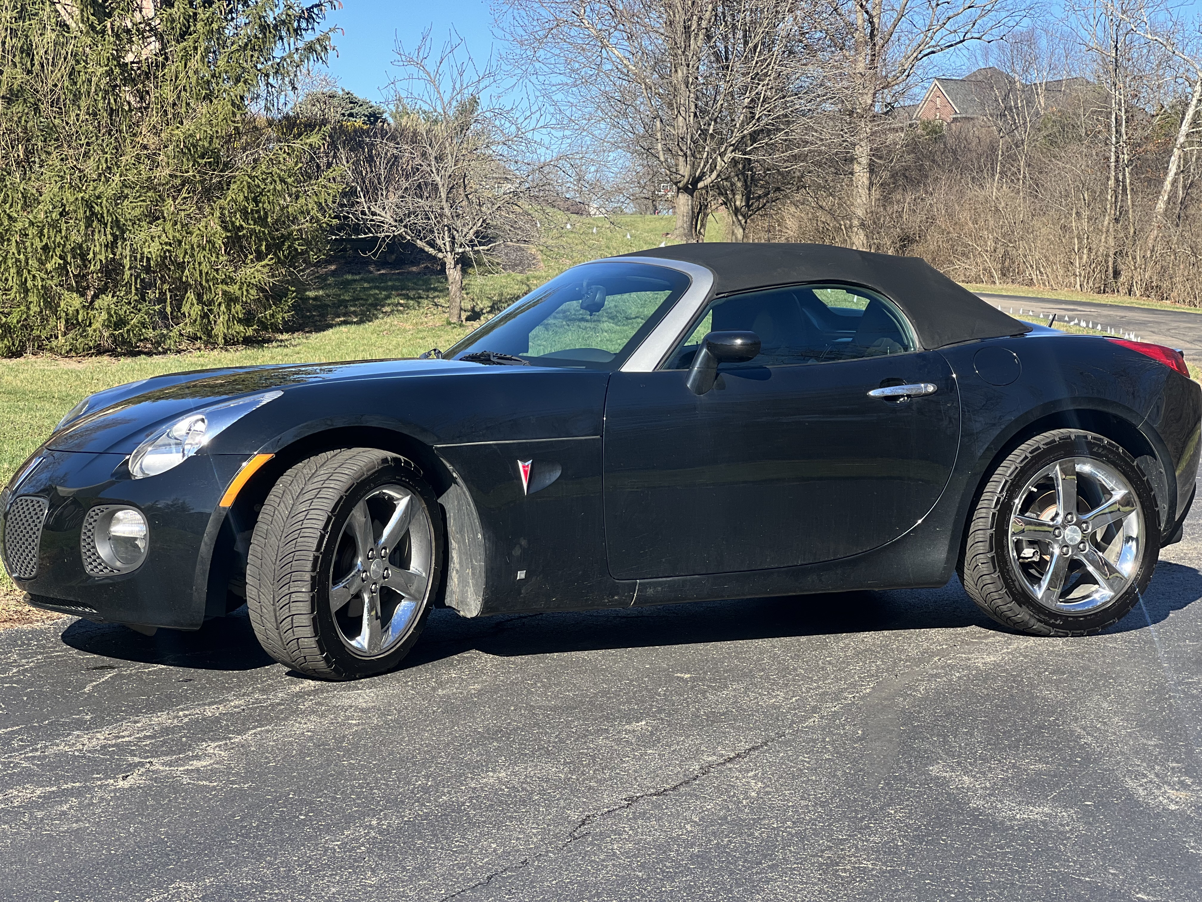 Used 2008 Pontiac Solstice GXP w/ Premium Package RWD image 2