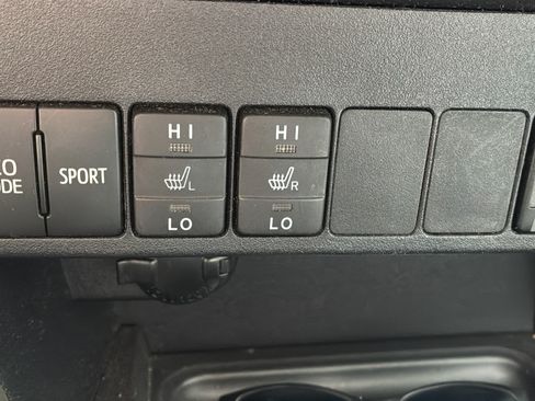 Used 2014 Toyota RAV4 Limited AWD/4WD image 8