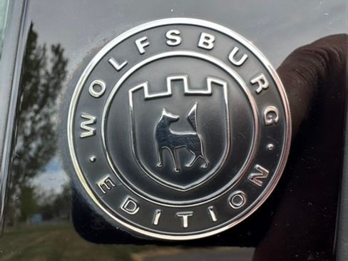 Used 2019 Volkswagen Passat 2.0T Wolfsburg w/ Wheels & Sunroof Package FWD image 2