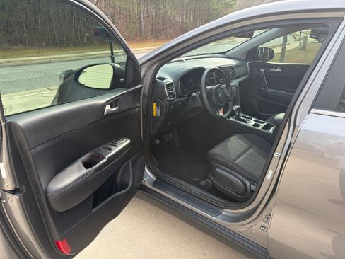 Used 2019 Kia Sportage LX FWD image 15