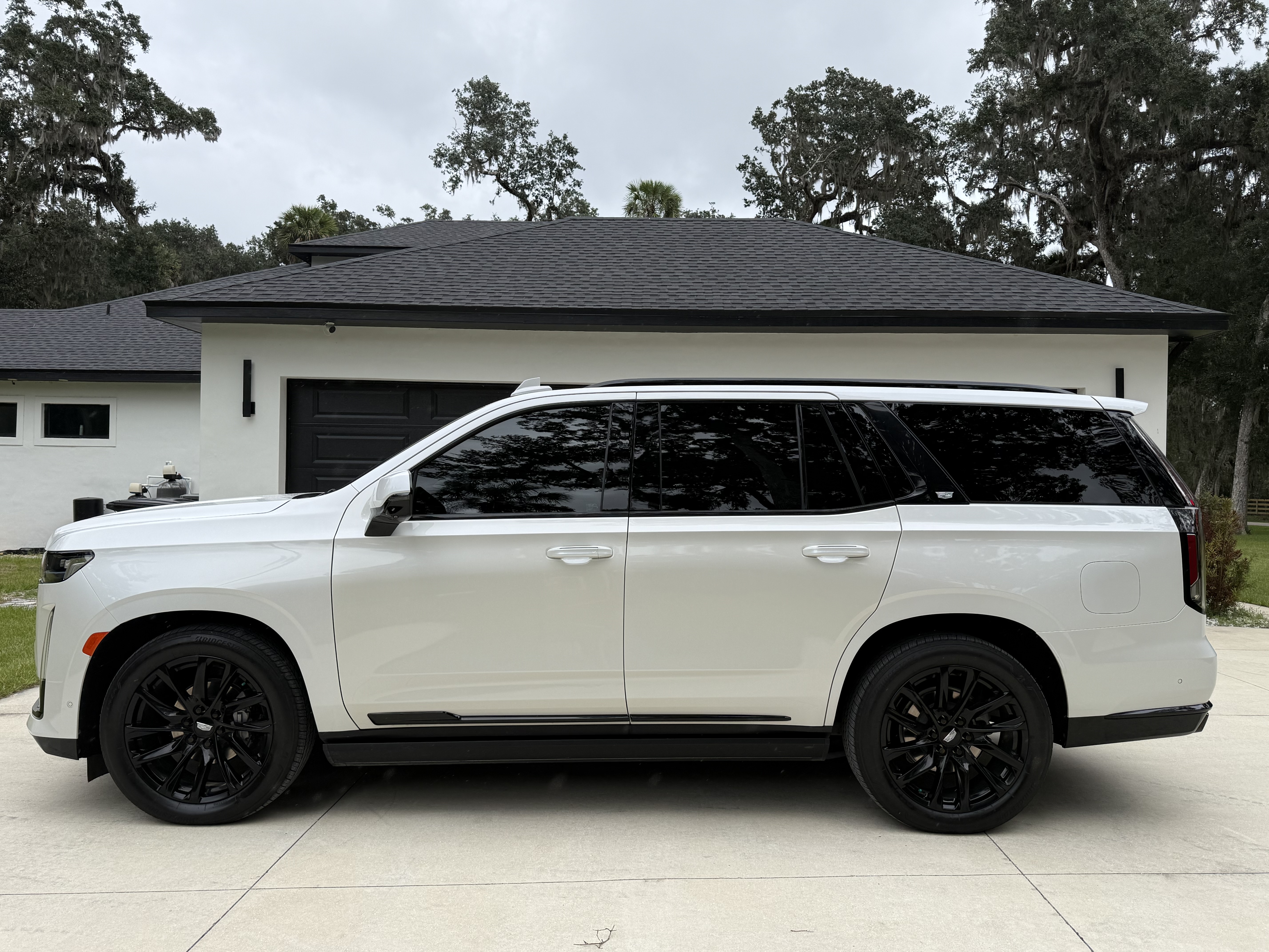 Used 2024 Cadillac Escalade Sport Platinum w/ LPO, ONYX Package AWD/4WD image 8