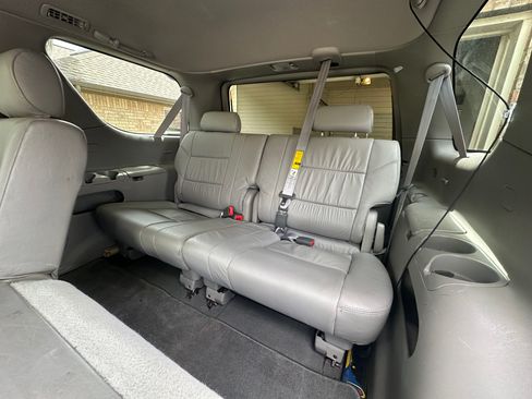 Used 2004 Toyota Sequoia SR5 image 10