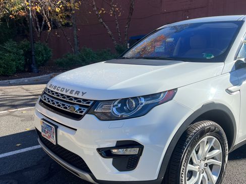 Used 2019 Land Rover Discovery Sport HSE image 9