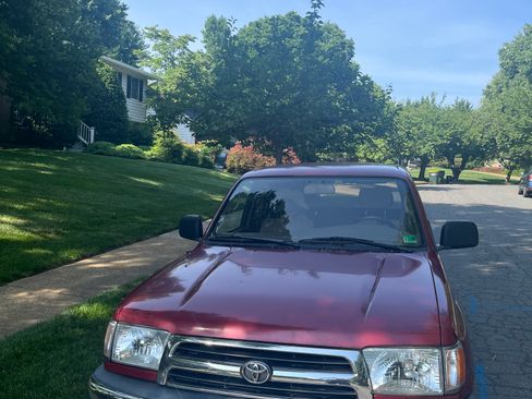 Used 1999 Toyota 4Runner 4WD image 2