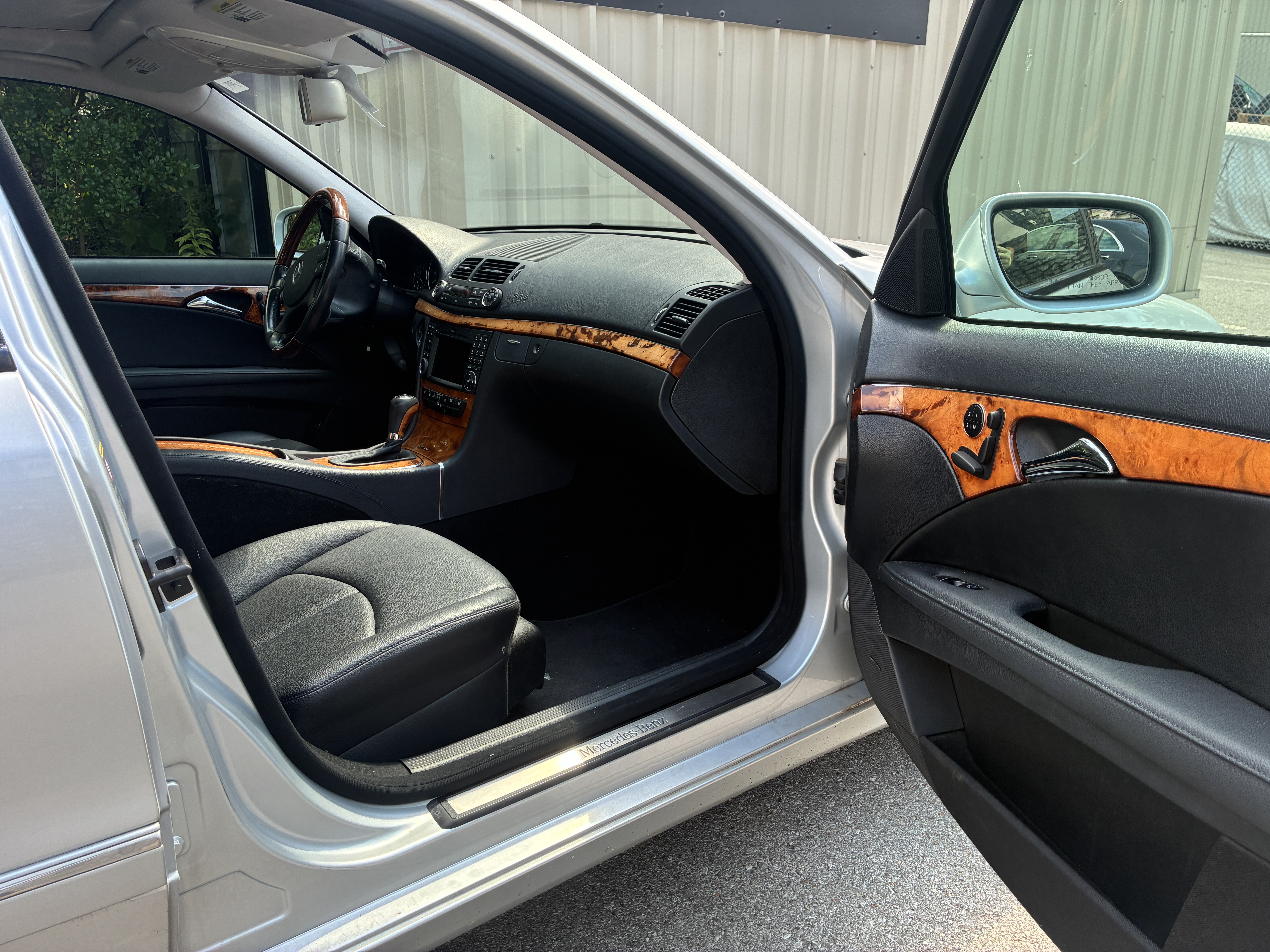 Used 2009 Mercedes-Benz E 350 4MATIC Sedan image 8