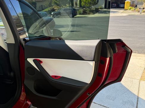 Used 2022 Tesla Model Y Performance image 17