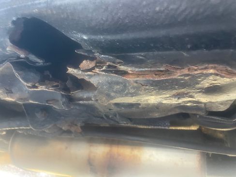 Used 2012 Toyota Highlander SE w/ Tow Pkg image 16