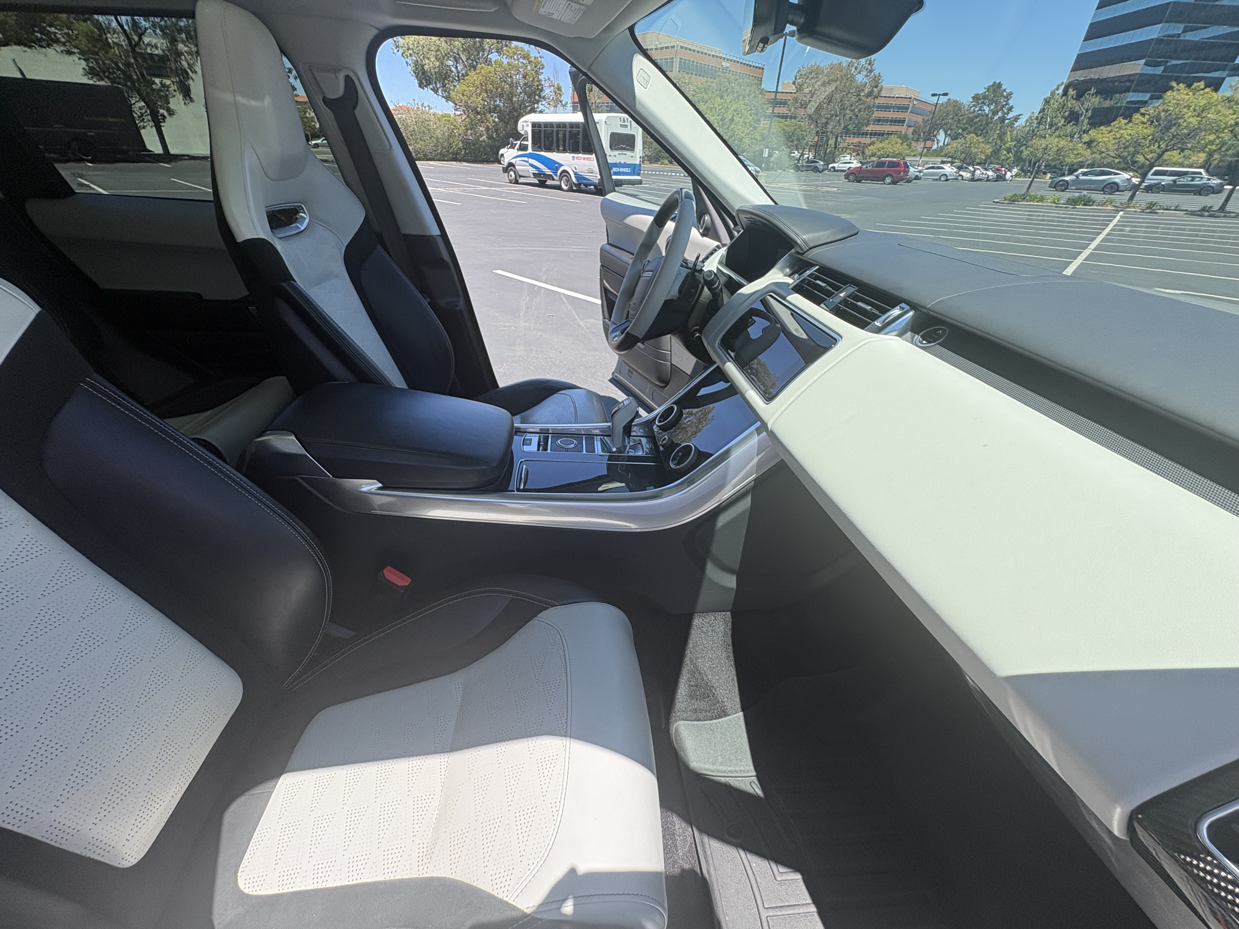 Used 2022 Land Rover Range Rover Sport SVR AWD/4WD image 13