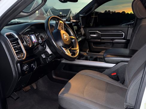 Used 2024 RAM 3500 Big Horn w/ Sport Appearance Package image 31