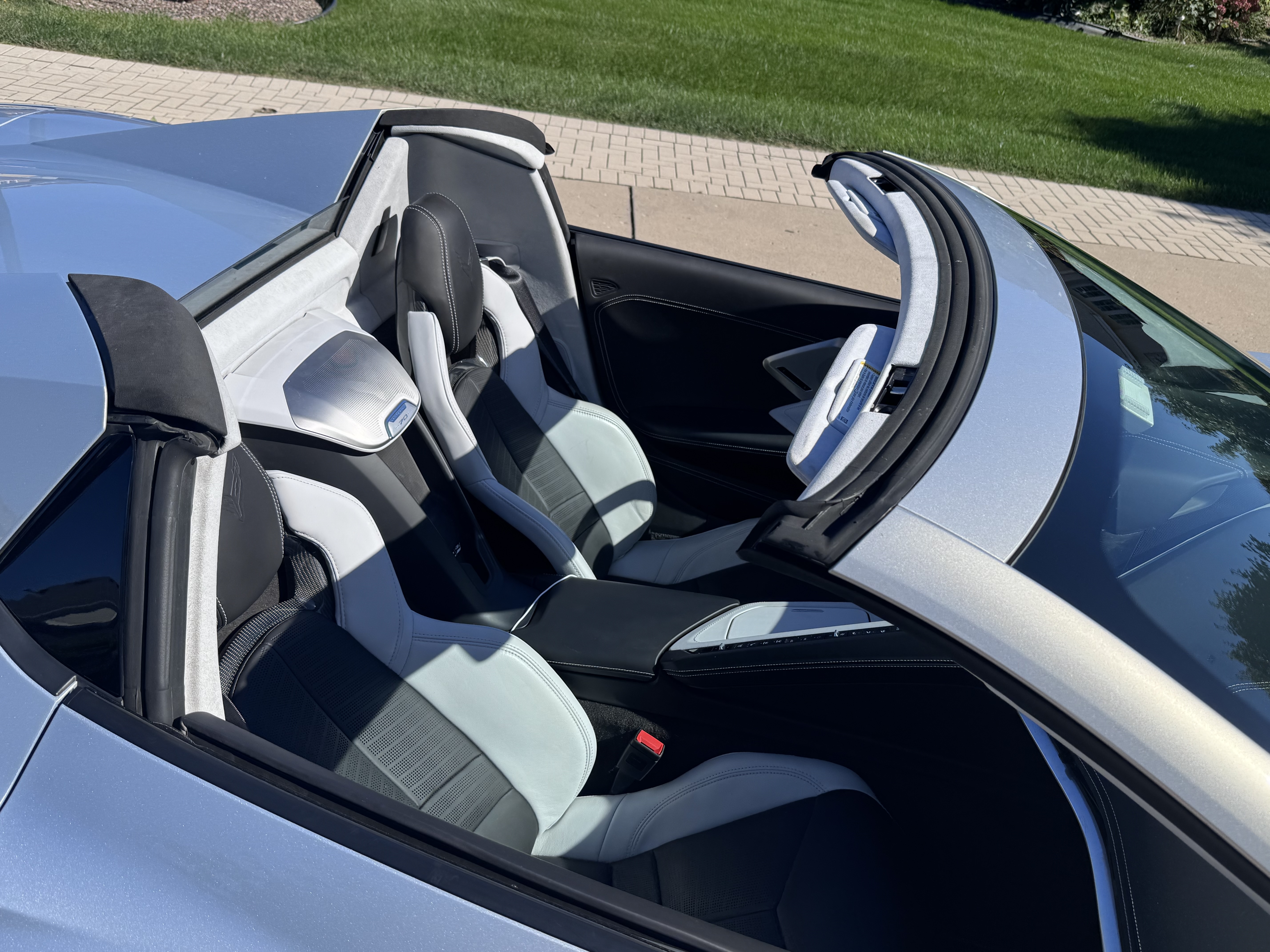 Used 2023 Chevrolet Corvette Stingray Premium Conv w/ Z51 Performance Package RWD image 2