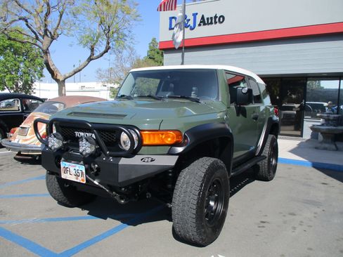 Used 2010 Toyota FJ Cruiser 4WD image 10
