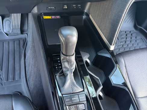 Used 2025 Toyota Camry XLE FWD image 19