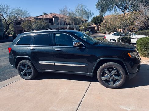 Used 2013 Jeep Grand Cherokee Overland image 3