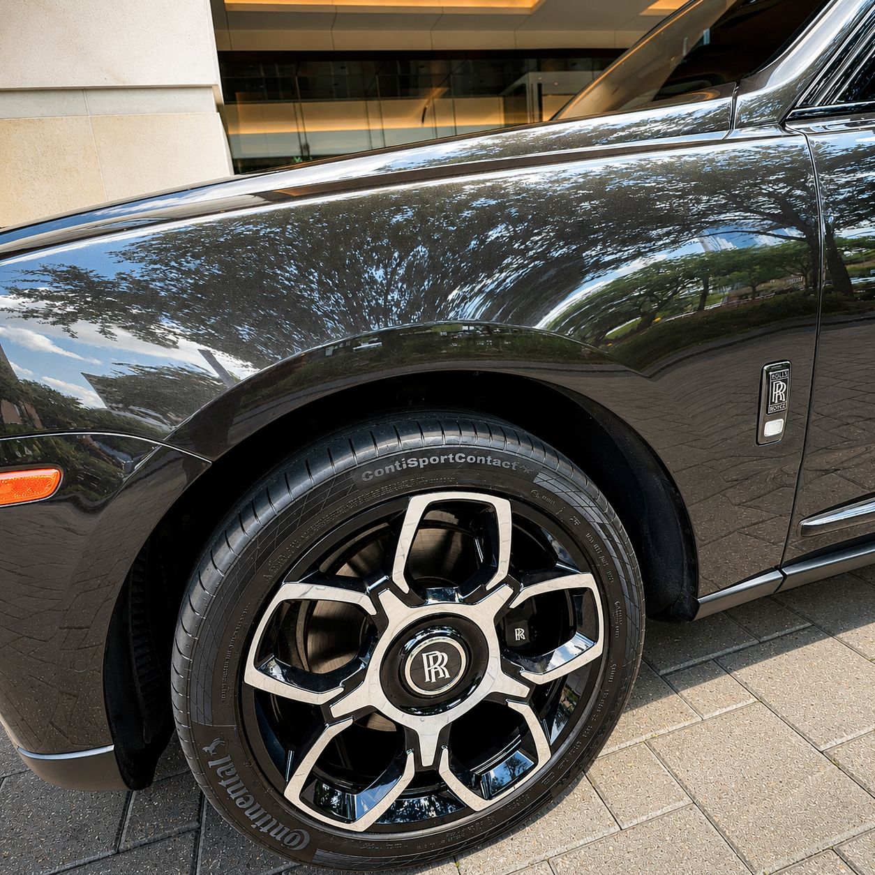 Used 2021 Rolls-Royce Cullinan Black Badge AWD/4WD image 16