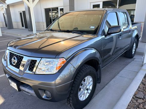 Used 2019 Nissan Frontier SV image 4