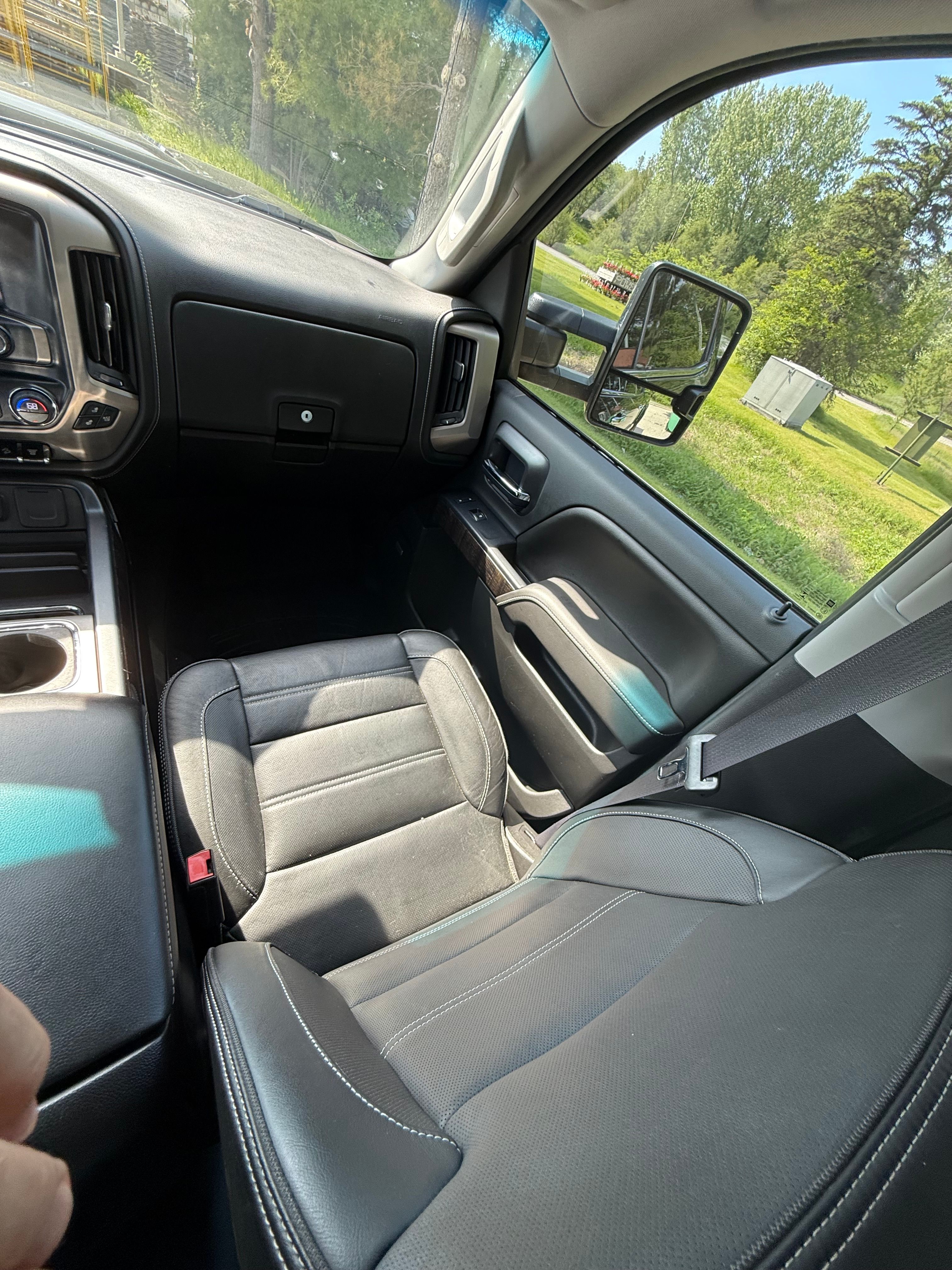 Used 2015 GMC Sierra 2500 Denali w/ Duramax Plus Package AWD/4WD image 12