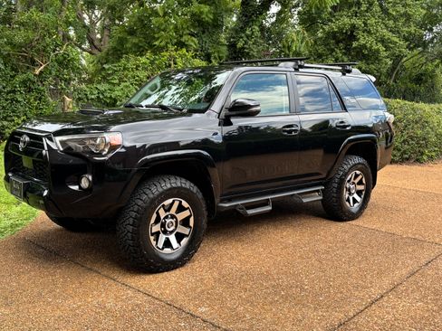 Used 2020 Toyota 4Runner TRD Off-Road Premium w/ Moonroof Package AWD/4WD image 9