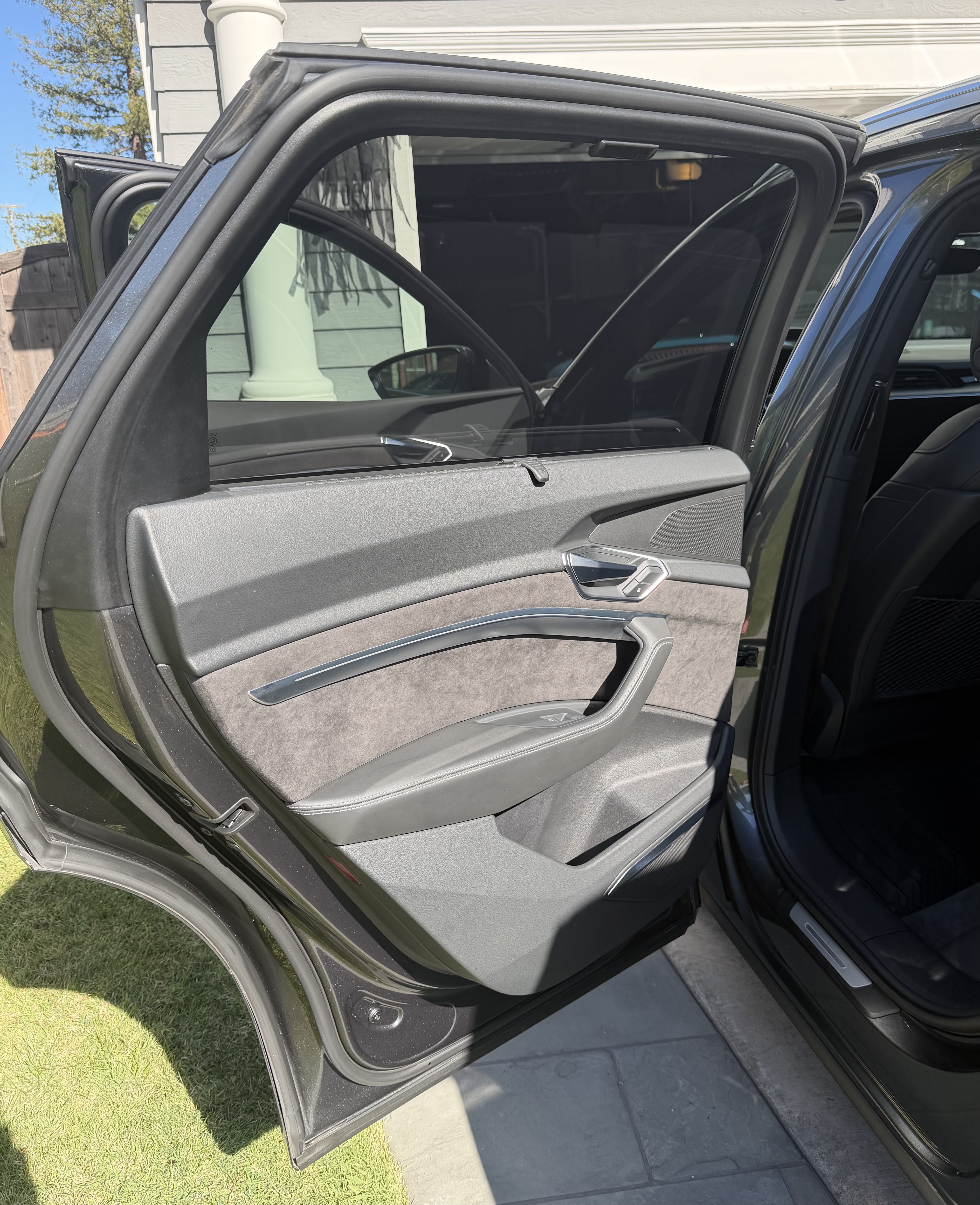 Used 2019 Audi e-tron Prestige w/ Prestige Package AWD/4WD image 12