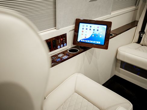 Used 2025 Mercedes-Benz Sprinter 2500 image 11