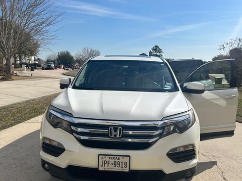 Used 2017 Honda Pilot EX-L image 2