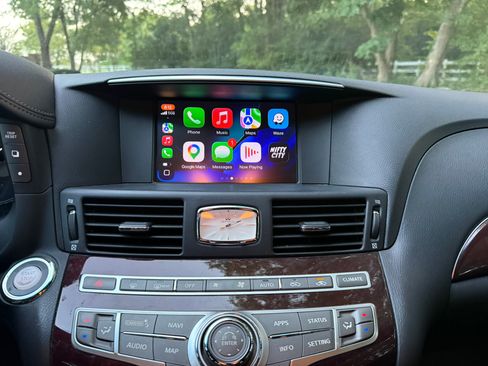 Used 2019 INFINITI Q70 Luxe w/ Sport Package RWD image 2