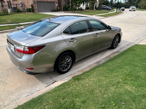 Used 2018 Lexus ES 350 w/ Navigation System Package FWD image 1