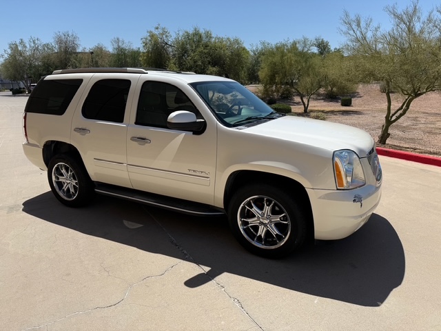 Used 2011 GMC Yukon Denali AWD/4WD image 4