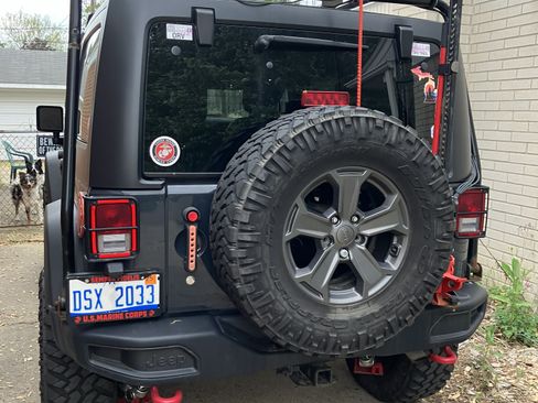 Used 2017 Jeep Wrangler Unlimited Rubicon image 9