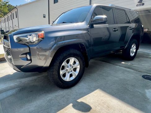 Used 2015 Toyota 4Runner SR5 image 2