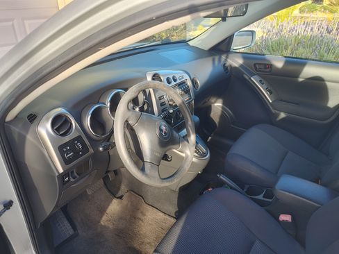 Used 2005 Pontiac Vibe w/ Power Group Value Package image 2