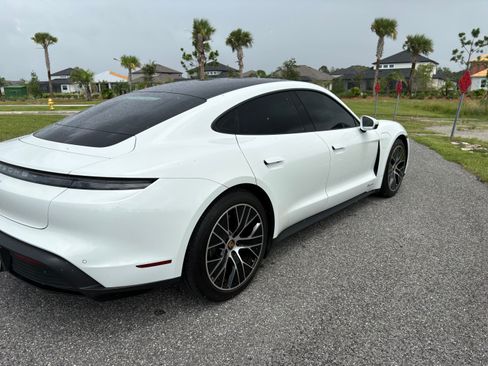 Used 2022 Porsche Taycan RWD image 6