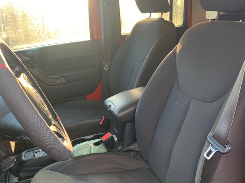 Used 2018 Jeep Wrangler Unlimited Sport S image 12