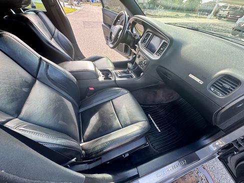 Used 2017 Dodge Charger R/T w/ Plus Group image 20