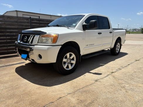 Used 2008 Nissan Titan SE RWD image 2