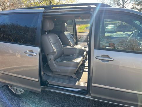 Used 2009 Toyota Sienna LE image 14