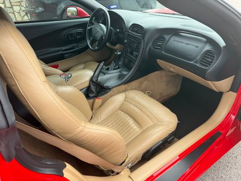 Used 2004 Chevrolet Corvette Coupe w/ Roof Package image 22