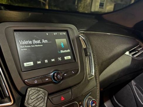 Used 2017 Chevrolet Malibu LT image 11