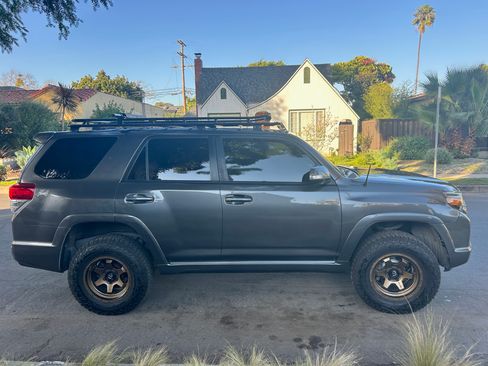 Used 2010 Toyota 4Runner SR5 image 4
