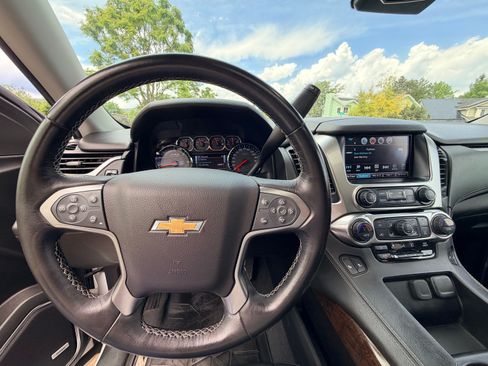 Used 2019 Chevrolet Suburban LT w/ Luxury Package AWD/4WD image 13