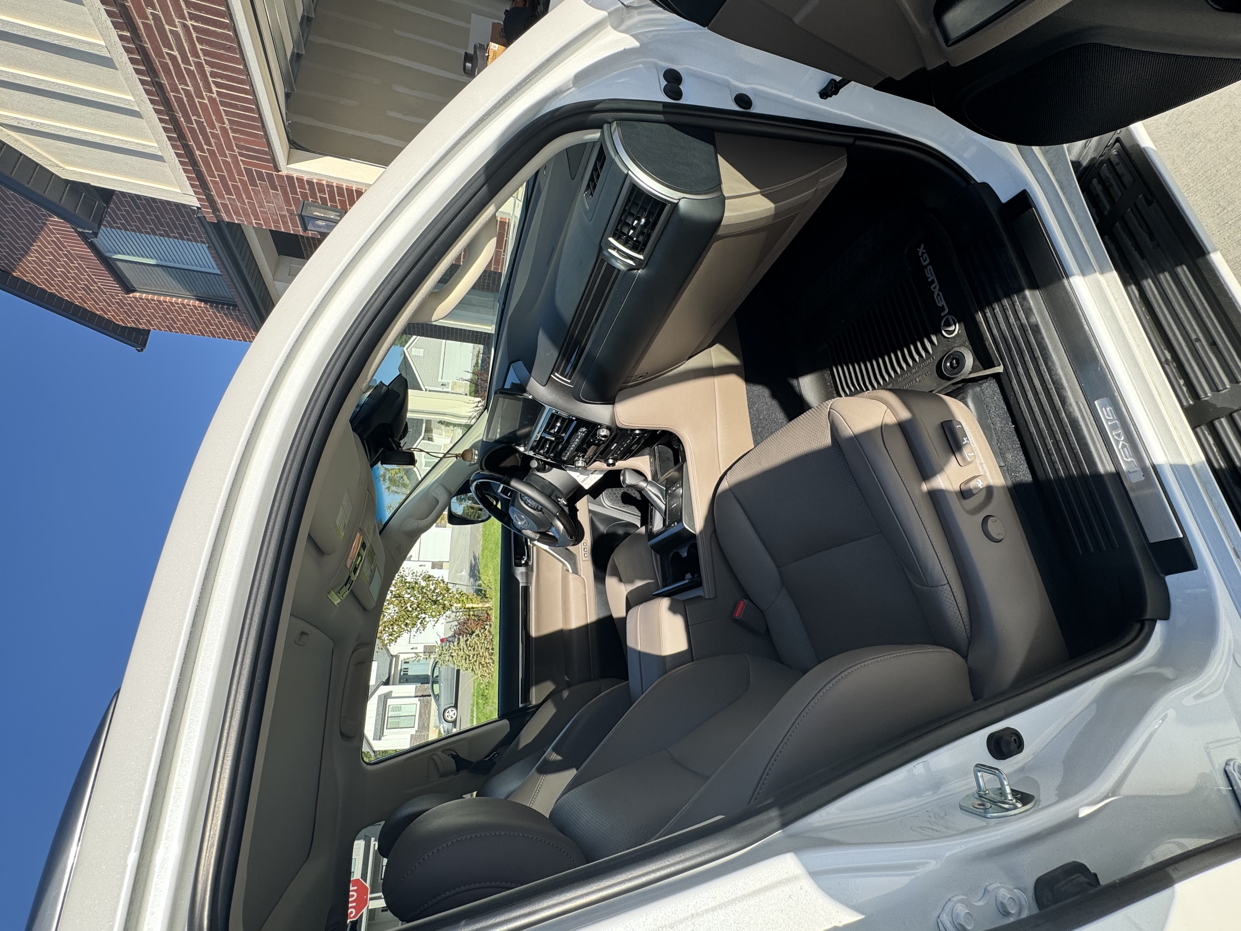 Used 2023 Lexus GX 460 Luxury w/ Off Road Package AWD/4WD image 13